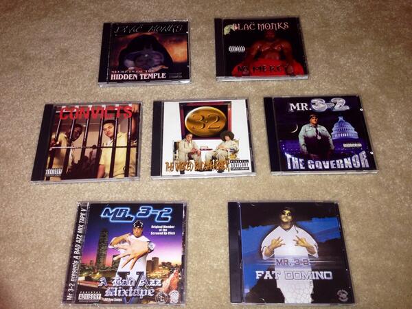 TheRapMuseum's tweet photo. Mr. 3-2 has 1 of the smoothest flows in Hip Hop @MR32GOV @BunBTrillOG 

Check his cd collection pic! http://t.co/cAfvBGsac4