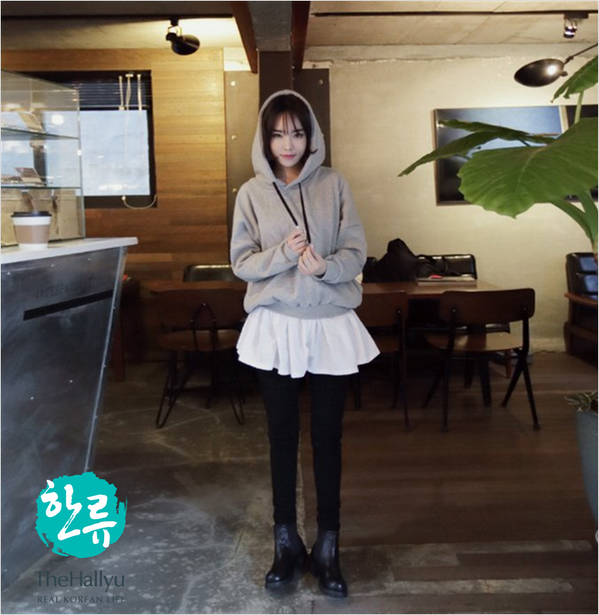 TheHallyuID's tweet photo. #Casual feminine on #Friday with #hoodie &amp; #skirt! Ada 2 warna lhooo chingu, yuk #beli: http://t.co/9poJtxzQT3 #korea http://t.co/krt6DxM4Dm