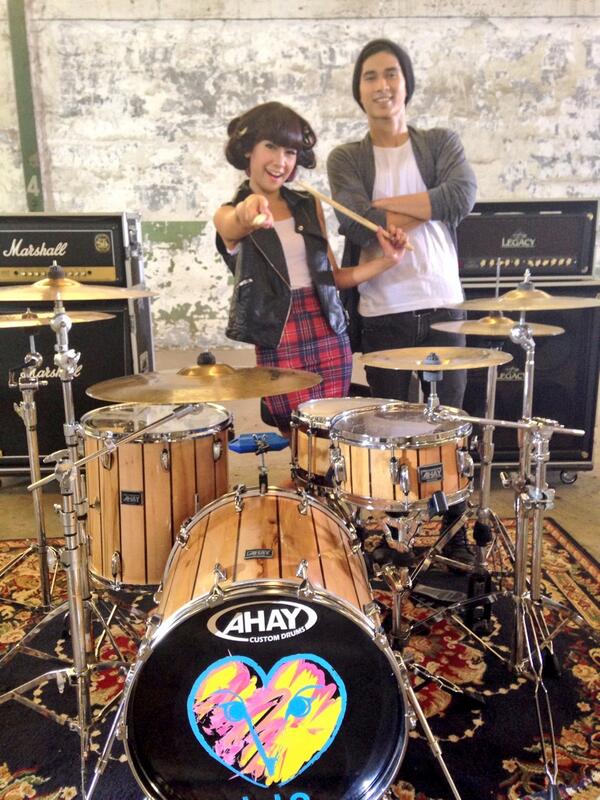 AnisaRahma_Adi's tweet photo. Foto pertama di hari ini sm ka @difinaris tp akunya blm siap masih di rol rambutnya >_< http://t.co/DrvloQQqYP