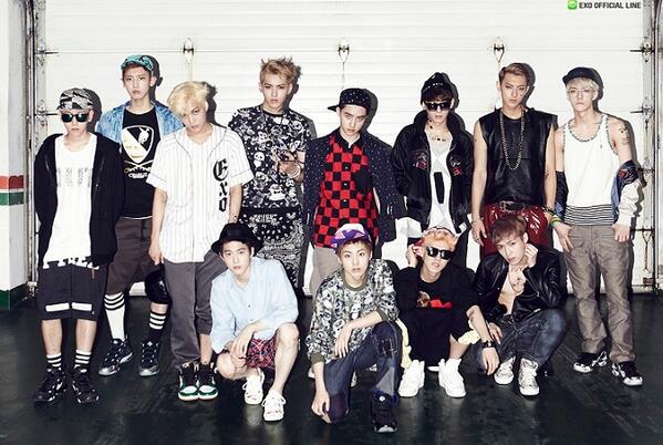 soompi's tweet photo. #EXO Breaks 12-Year Drought, “XOXO” Becomes Million Seller (http://t.co/7dhlfOBWo8) http://t.co/7OL2fT4its
