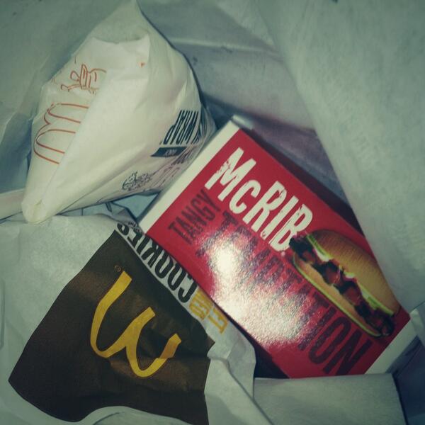 nilpsin's tweet image. Late Night Snack #McRib #SnackWrap #3Cookies 🍪🍪🍪