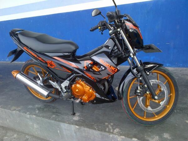 at sinar galesong suzuki,, baru dari dilerr.. =D