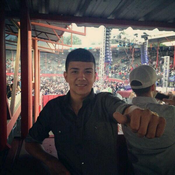 LEALJOSELYN's tweet image. Love you MI AMOR