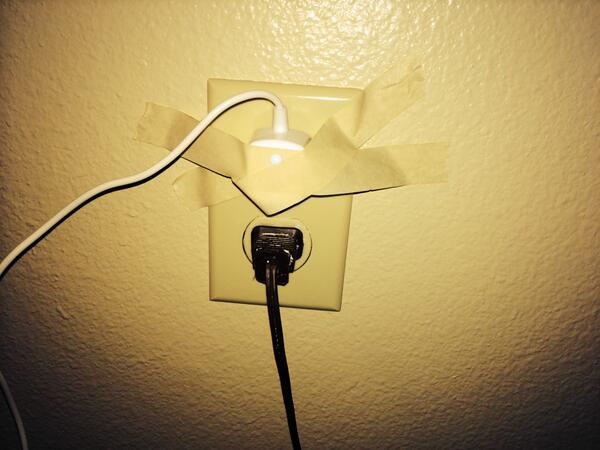 dakotaastle's tweet image. Wouldn&apos;t stay in the outlet so I taped it to the wall #madeitwork 👌