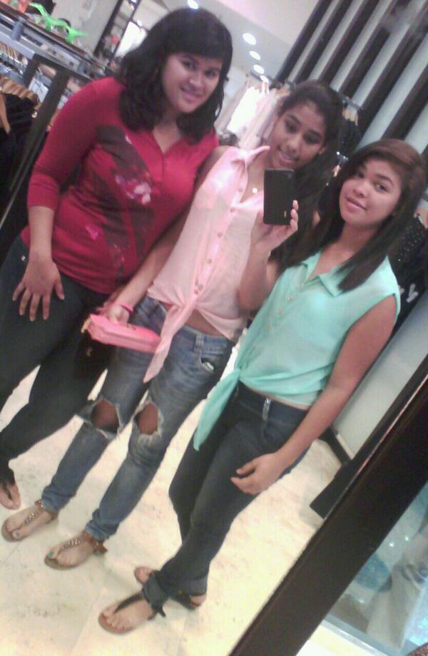 jecasepe_'s tweet photo. Con hermanas *--* @Warnelys @Marnelys4J  <3 http://t.co/Lt52dy9ZQh