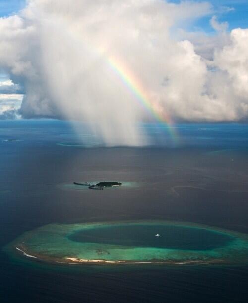JustEarthPix's tweet photo. Rain storm over the Maldives http://t.co/XBe1MaFGGM