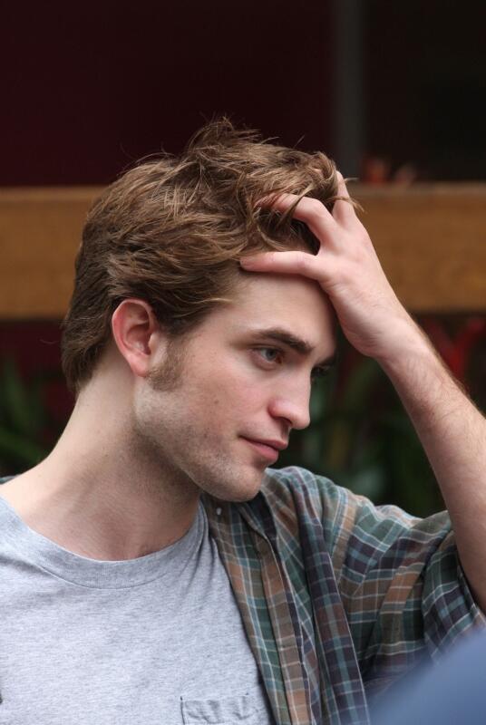 心理の世界 Di Twitter 髪をかき上げたり 直したりする その場にいない 好きな人のことを考えている 浮気している恐れも 一方 女性が髪をかき上げるのは 好意的なアピールで 男性もすごくその仕草を好き Http T Co Bw4lz1igza