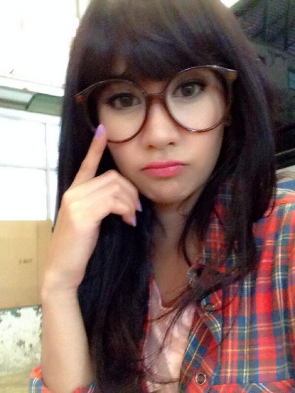 Biodata Artis Ulia Sari