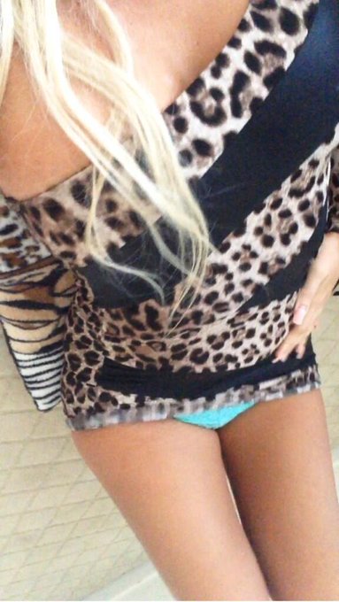 Peek a blue 😎✨💤#twitterafterdark http://t.co/A8DKX7CkAd<a href="/tag/twitterafterdark"class="tags">#twitterafterdark</a>