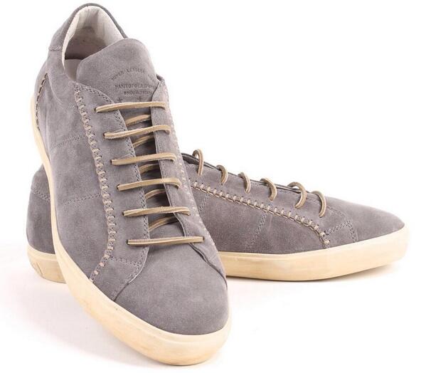 zakahmed21's tweet photo. Shoe game getting mad additions #Kickmas #PantofolaDoro #PerksOfTheJob http://t.co/NCzlN7tzOt
