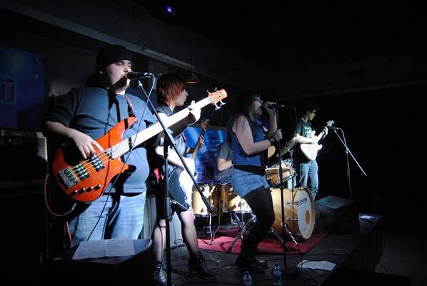 ReadySetPunk's tweet photo. @Yowzaaah y @mrsfahrenheit16 intercambio de papeles. http://t.co/abUhLlpLBj