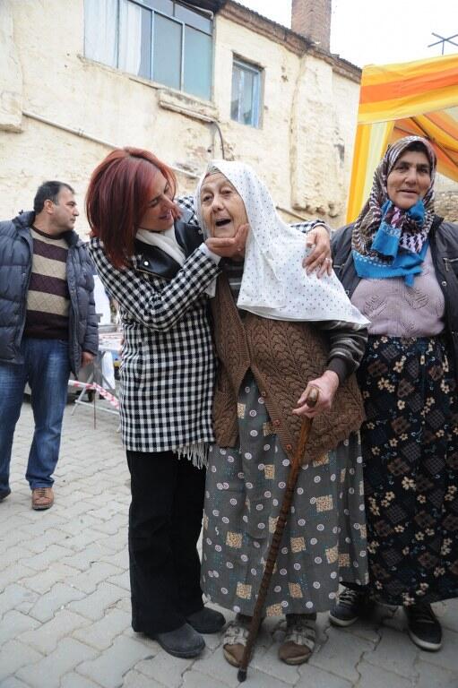 OZLEM_CERCIOGLU's tweet photo. Bozdoğan Yakaköy'de vatandaşlarımızla biraraya geldik.Uzun uzun sohbet ettik. http://t.co/S9edOLJZO5