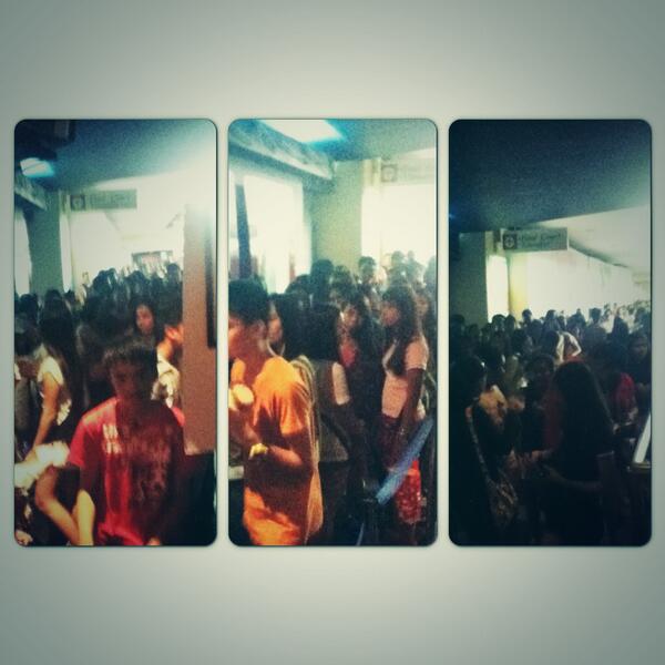 KaDreamersWorld's tweet image. “@KaDsQuezonProv: Haba pa rin ng pila kahit 3rd day of showing ng #PagpagNowShowing @KaDreamersWorld http://t.co/2YB071q6bP” @StarCinema