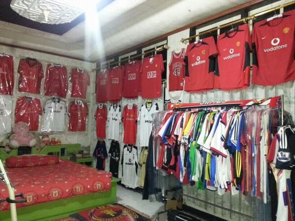 whaone11's tweet photo. RT @whaone11 @Jerseyforum #JerseyKu yg paling berkesan di 2013 sumpek dikamar http://t.co/phxCtVdy9P
