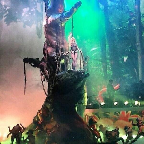 MorganChoice23's tweet photo. Best night of my life!! Thank you to the whole Piece of Me family for definitely a performance I will never forget. http://t.co/gZcUVvke2N