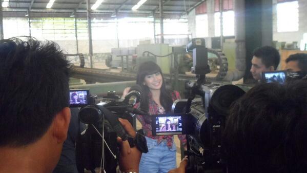 AnisaRahma_Adi's tweet photo. Betul “@kispukis: Pantengin besok :D “@drihen79 @AnisaRahma_Adi sepertinya bakalan banyak muncul di infotainment nih http://t.co/rvIdYHvIAE
