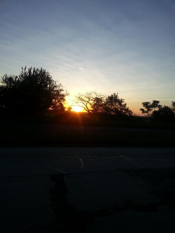 Motets67BarGril's tweet photo. Amanecer criollo, salgan a triunfar feliz año 2014 http://t.co/V65QKN9B7Z