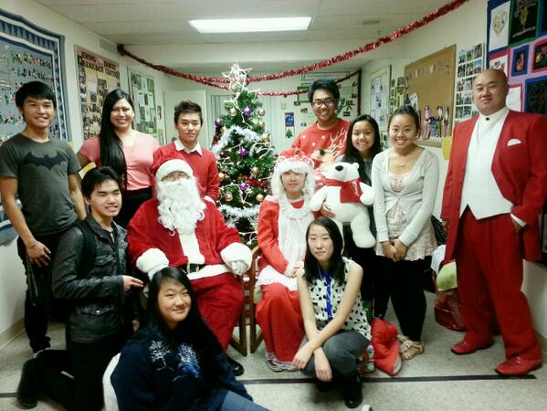 HMLCANyep's tweet photo. #HMLCANyep volunteering at #HWHA Annual Christmas Festival giving away 200+ toys.

#HMLCAN #HWHAxmasfest2013 http://t.co/XahAnbjXXq