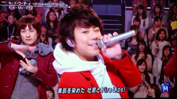 taisukepiixxx's tweet photo. ねぇねぇ、
宮田くん。
天使の後ろで、
フォーチュンクッキー踊って
どーすんの。

ねぇねぇ、今はキスウマイだよ。
そして半目でフォーチュンクッキーは
あかんwwwwwwwww

#フォーチュンクッキー 宮田ver. http://t.co/jHwLiCuGFM