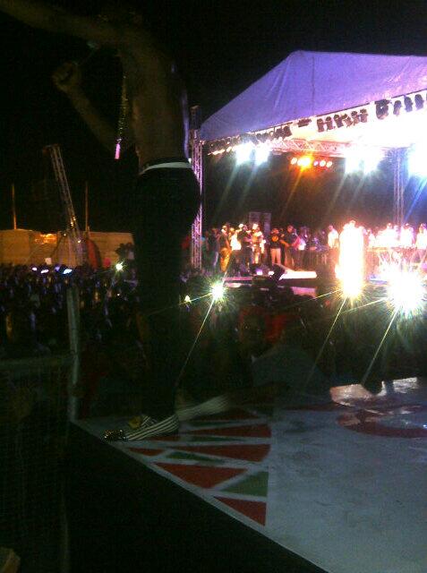 Ru_banj's tweet image. Dbanj hailing his mum!!#kokoconcert