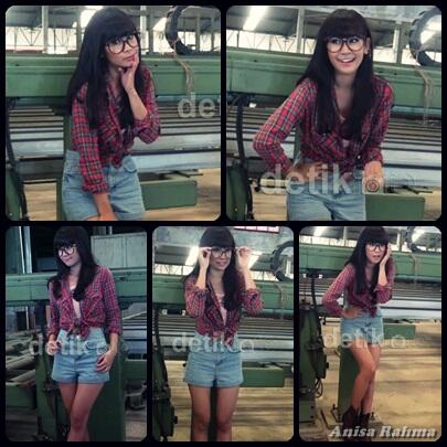 insomNISA_Zone's tweet photo. "@_QueenInsomnisa: Pose imut @AnisaRahma_Adi saat shoot VC Lyla - Kamu Cantik Kamu Baik <3 http://t.co/CtQyEnaeu6"