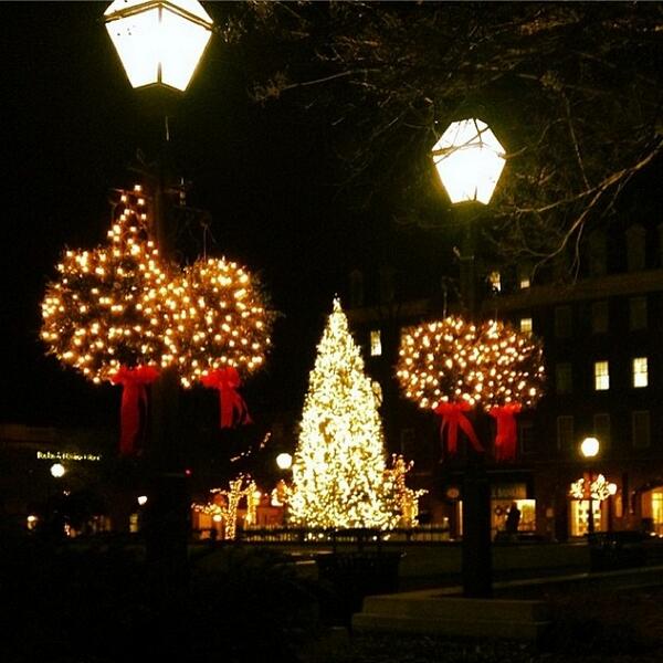 The beauty of Old Town during the holidays! | Holiday, Old town ...