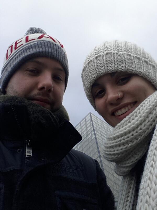Pasando frio para entrar en Louvre!!! <a href="/LaiaSalicru10/">Laia Salicrú</a> #CosasDeParis