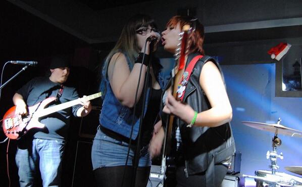 ReadySetPunk's tweet photo. @Yowzaaah vs. @mrsfahrenheit16 http://t.co/wQoZtwoGMa