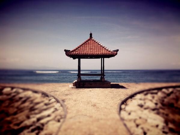 7DandyR's tweet photo. @ZonaFotografi (here i stand , sanur bali ) #ZoFo http://t.co/a0K90tEdxM