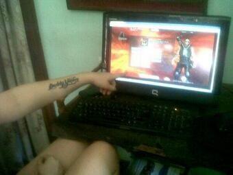 _SofiDY's tweet image. "@Maggie_DYmfcArg: @daddy_yankee Chequea yo jugando #TRYLOGY con mi tatuaje ! http://t.co/FnmgCtWwS5"