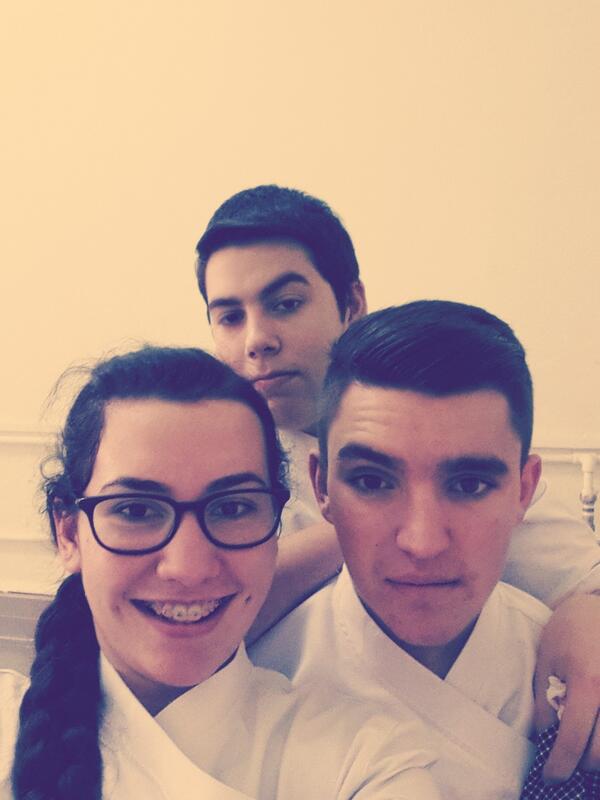 BarmenV3's tweet photo. Bulaşık yıkarkenee :DASD  @b_ngi http://t.co/3RIQbuCbFd