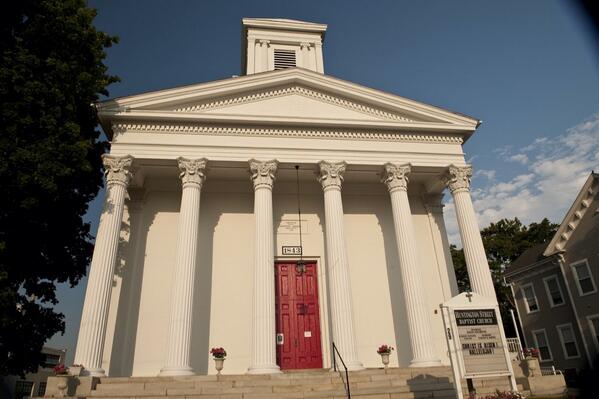 FirehouseSquare's tweet image. Great to end 2013 #HolidaysOnHuntington walking tour of #NewLondon majestic churches @NewLondonLdmrks @CT_Shoreline