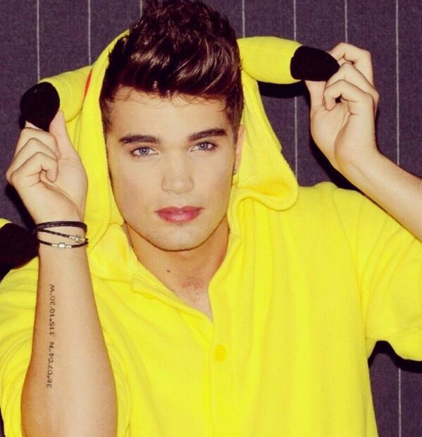 JoshHalfThumb's tweet photo. Josh's pikatchu onesie is so soft #UJBodyPartsAreImportant http://t.co/EHXpSUC9mA
