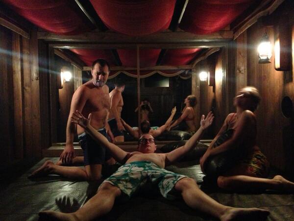 CakeFake's tweet image. Вечер только начался, Гоша пока не ведет вечер. Пьет. Ждем.