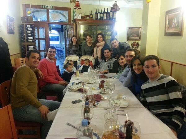 BandaCalasparra's tweet photo. Buen día y gran ambiente! Directiva, Julián y respectivas @PasPrieto @faustotelli @ChapeteIII @ANTPRA2 @gabarrona ... http://t.co/xBq4qerAgI
