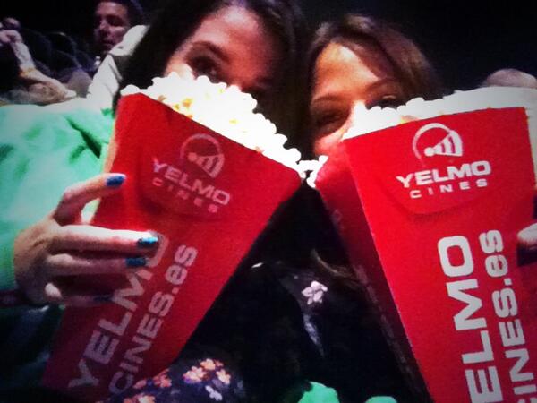 lidia_fdezmrt's tweet photo. Aquí de pedo en el cine con @MeryMeriAn http://t.co/wHgtYo5evm
