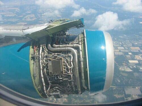rinzler151181's tweet image. Probably the worst thing you can see while flying... #avgeek #flyingproblems #aviation