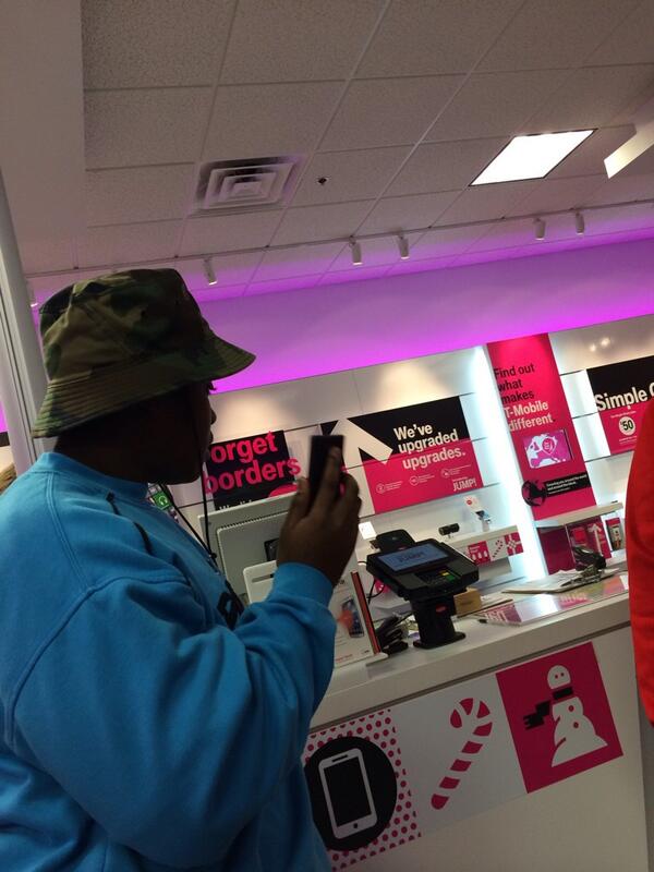 Baldizeeee_54's tweet image. Ryan making the switch! #TeamiPhone #FuckAndroid