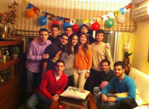 BelenShurum27's tweet photo. Muchas gracias a todos, no se que haría sin ustedes #cumplegenial #osquiero #20añitos (L) http://t.co/g0AS2D2Dpu