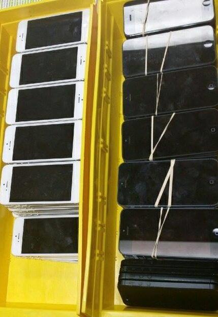 CodeXunlock's tweet image. iPhone 5 original, precios muy buenos, envíos a todo el mundo, Whatsapp: +1 818 332 6792 ... +1 818 633 0464