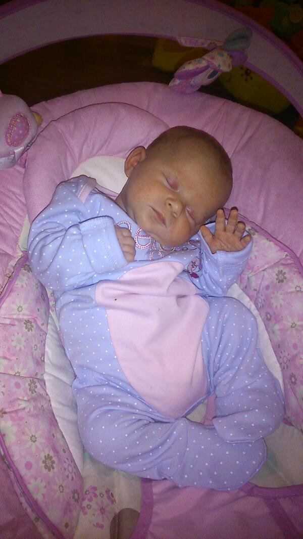 EmmaTurner47's tweet photo. Sleeping beauty!!! http://t.co/QuCq0zS2Ks