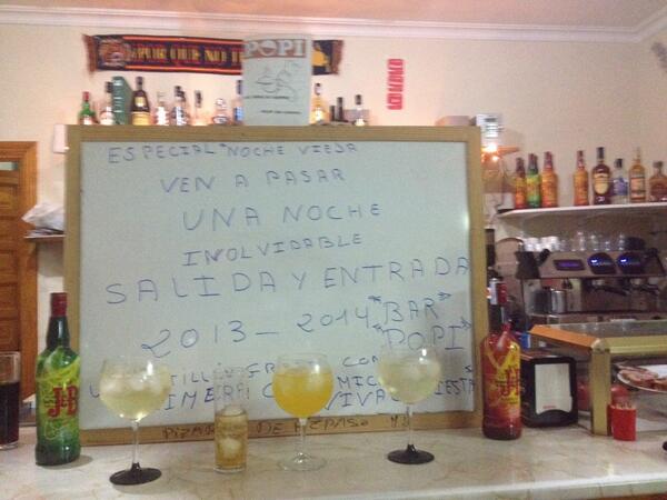 santinielfa's tweet photo. De cubalibres dnde popi y mañana y el martes mas y mejor muxa fiesta guapa dj poki http://t.co/0DQi6dtPxU