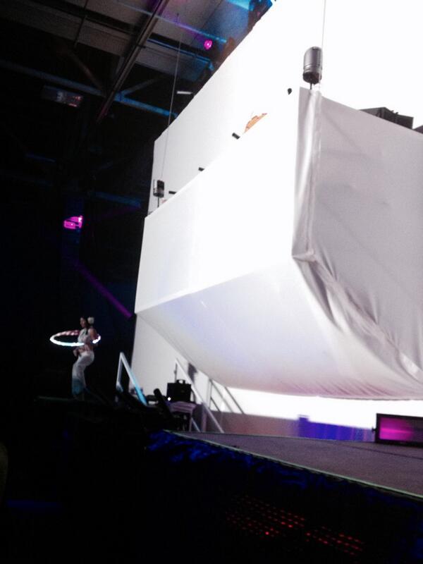 chung_kuo's tweet photo. @JulieZetlin this hula hoop chic could use some lessons#ROR!  @#LightsAllNight http://t.co/gMdXEm6xit