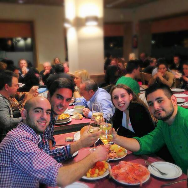 Samu46_LT's tweet photo. Pase lo que pase,que nadie nos quite lo bailao, ni lo cenao. Os quiero @alexander_g_8 @victorcamposE @LauraSalgado92 http://t.co/Lx1m7hkdaZ