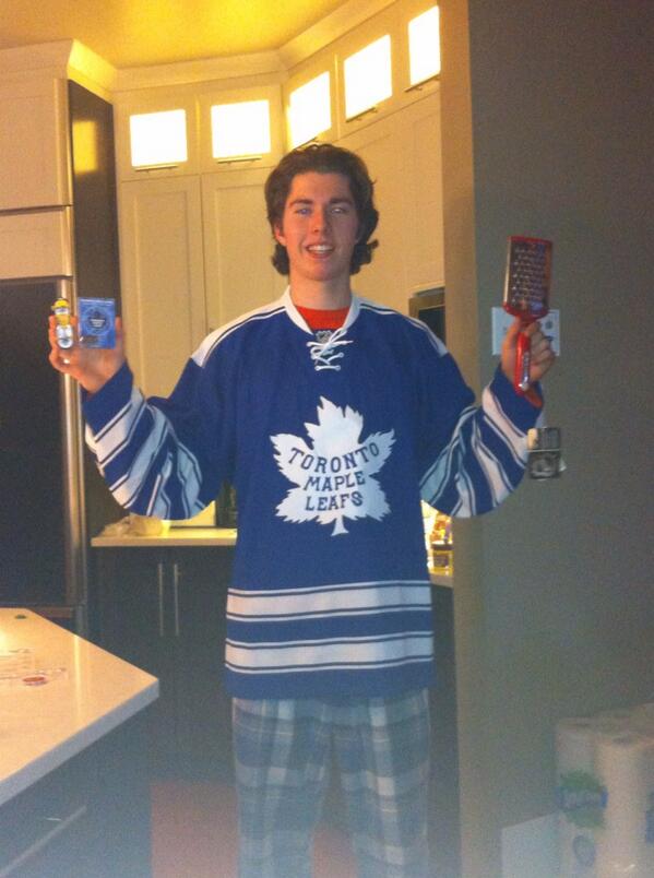 ALatimer73's tweet photo. Unreal gifts! Thanks babe @dubeaubieber http://t.co/MepowdKvZO