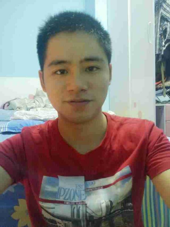 nanjinglu89's tweet photo. @GayChineseID @gayJAKBAR @Love_GayChinese morning dede"ku... Koko mau jalan nih...haha http://t.co/sNpGldU9f7