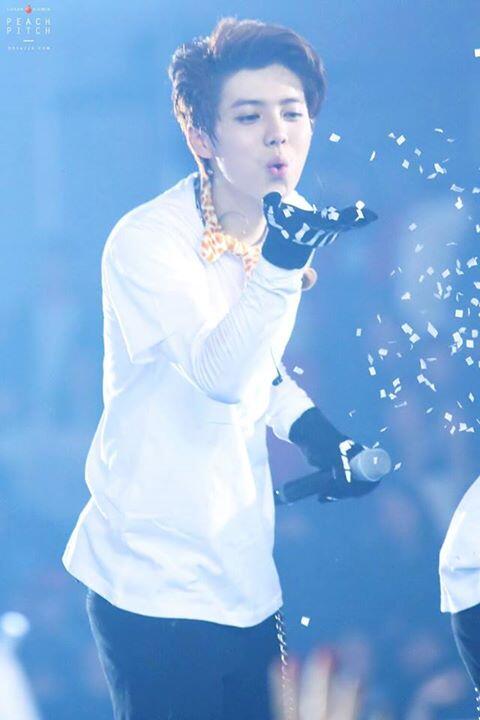 apinkim95's tweet photo. Nado/? Muehehe"@gnuoyoosiohc: Luhan i love you love you love you so much and i miss you miss you your smile~ http://t.co/B9yjJ34b6J"