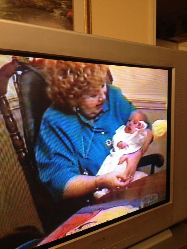 katherinep34's tweet image. Been throwing up gang signs since day one #2fye