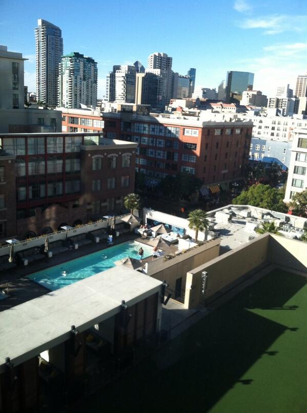 samanthalittlee's tweet image. View from our room😍 #poolroof #SanDiego