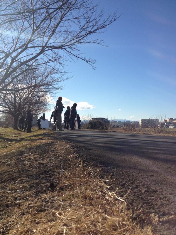 Ashi_mama's tweet photo. 絶好のロケ日和！キーポイントの土手シーン、快調に撮影しております！ http://t.co/a1r4tHwfwi